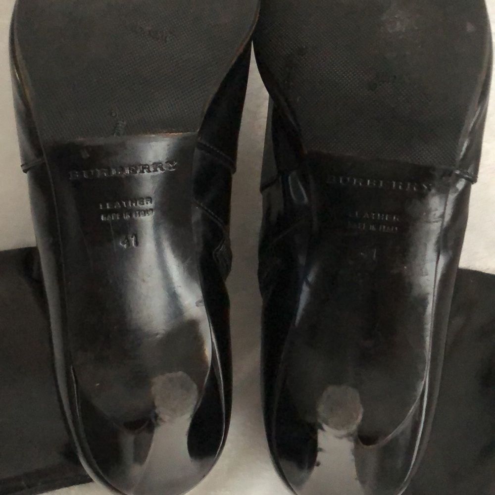 Burberry High Shine Black Leather Zip Up Booties, Size 41 - Picture 14 of 16